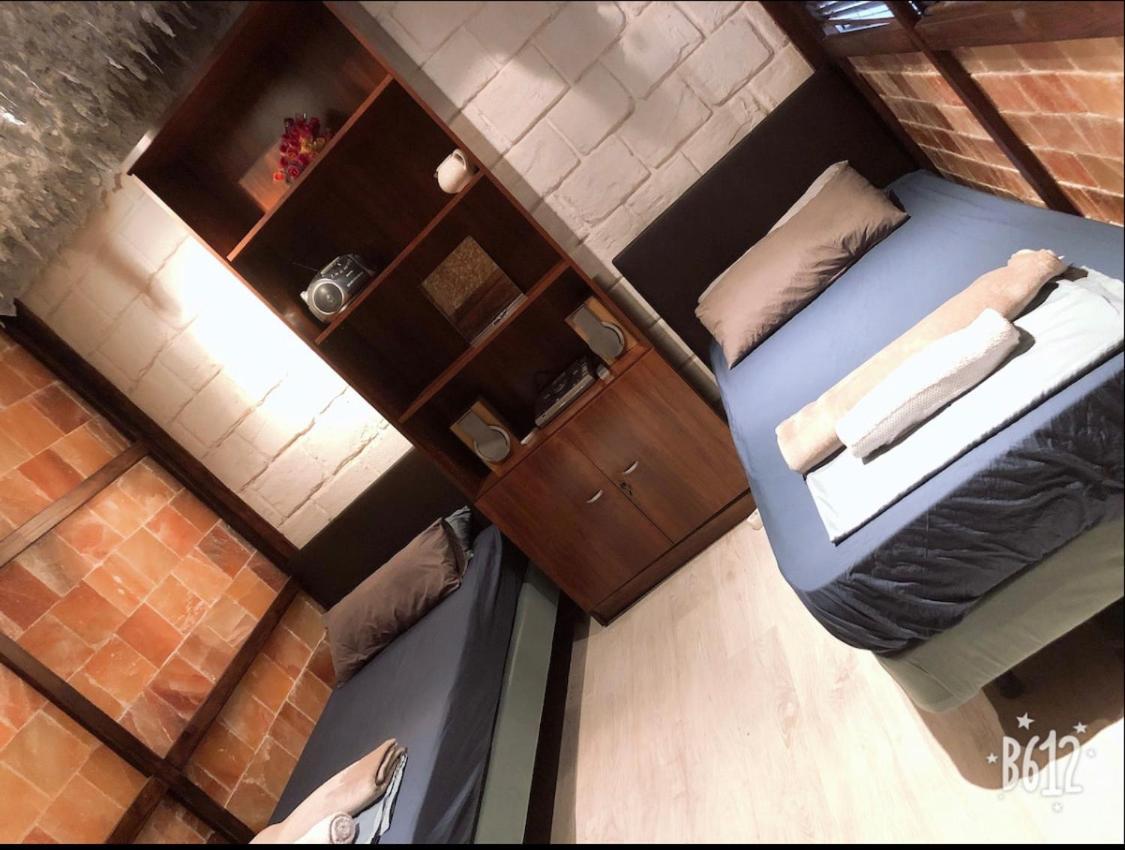 Parsa Homstay Madrid Esterno foto