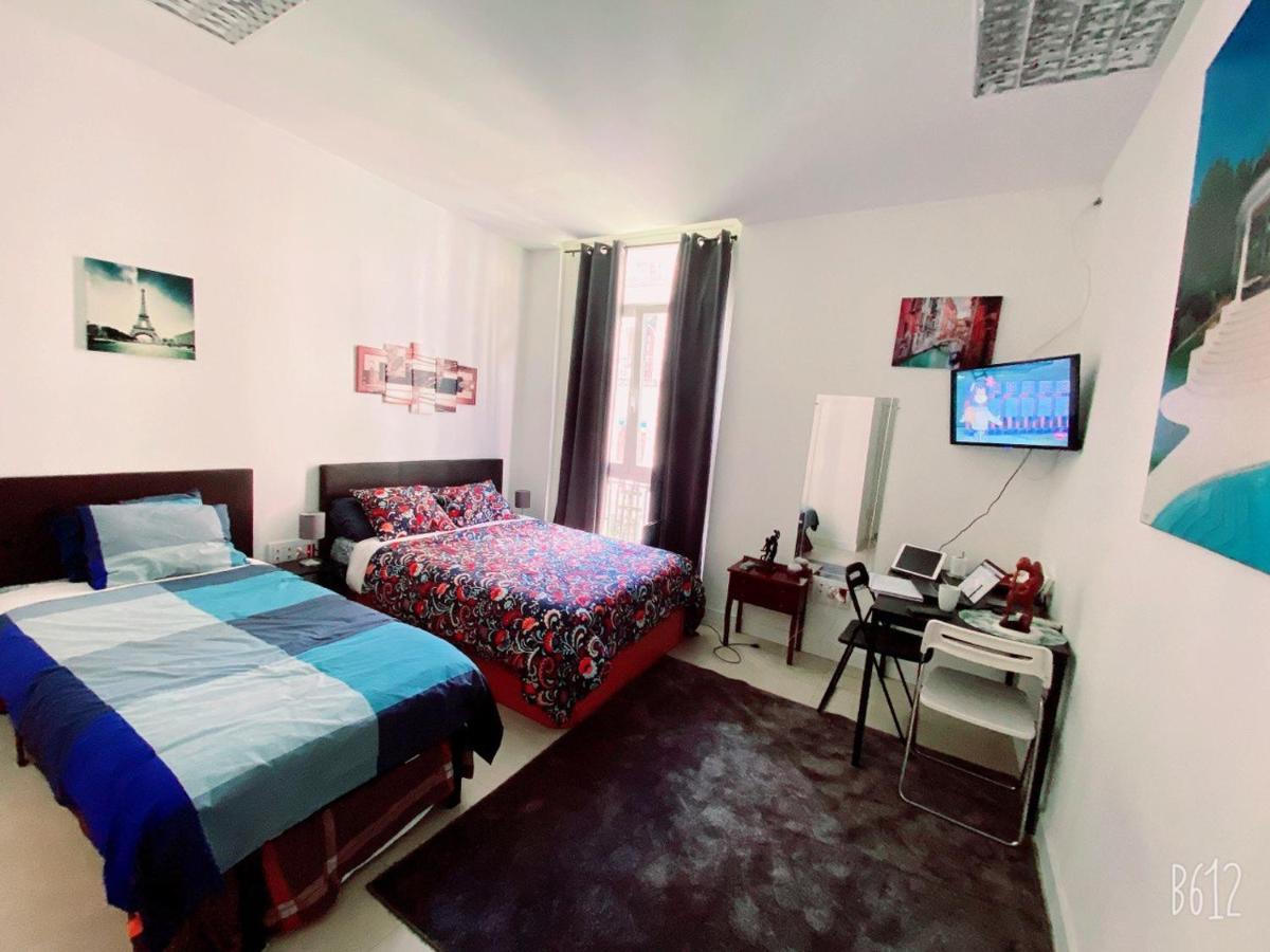 Parsa Homstay Madrid Esterno foto