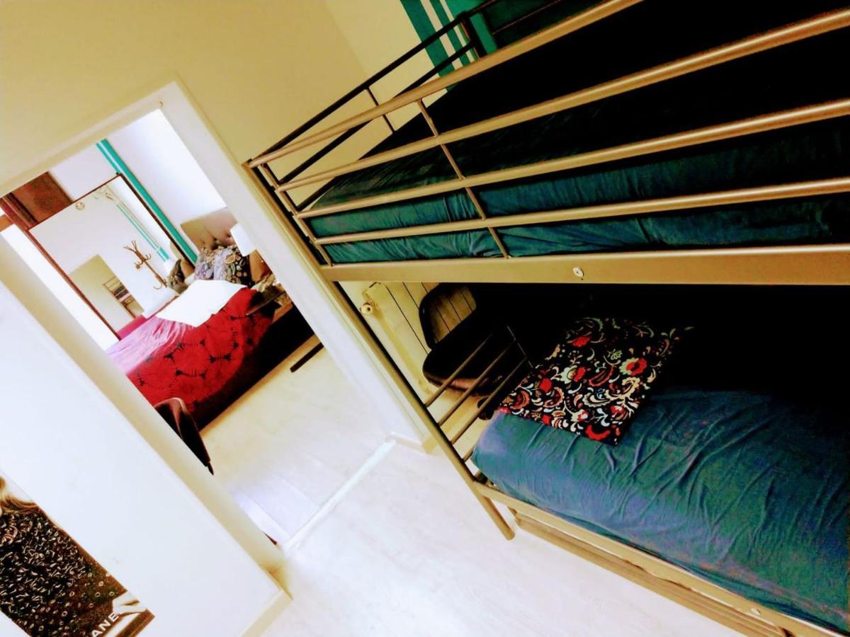 Parsa Homstay Madrid Esterno foto