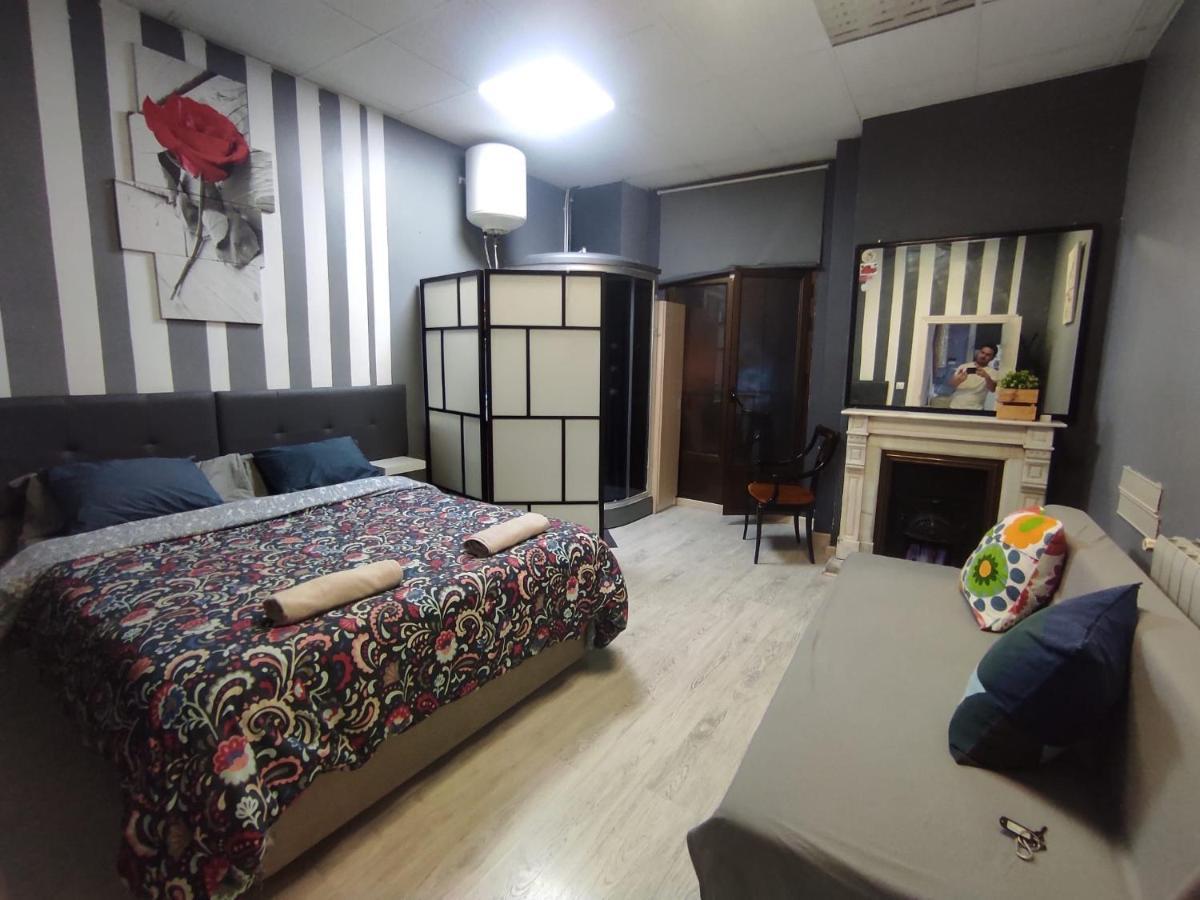 Parsa Homstay Madrid Esterno foto