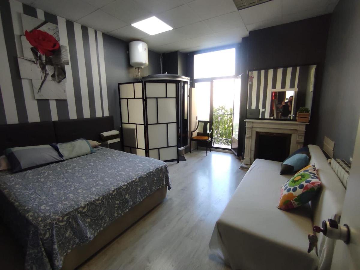 Parsa Homstay Madrid Esterno foto