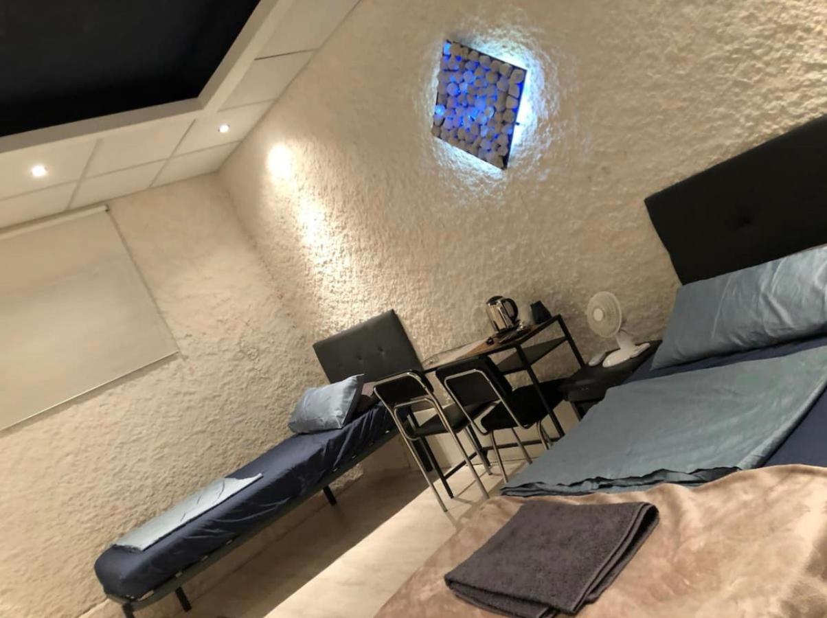Parsa Homstay Madrid Esterno foto