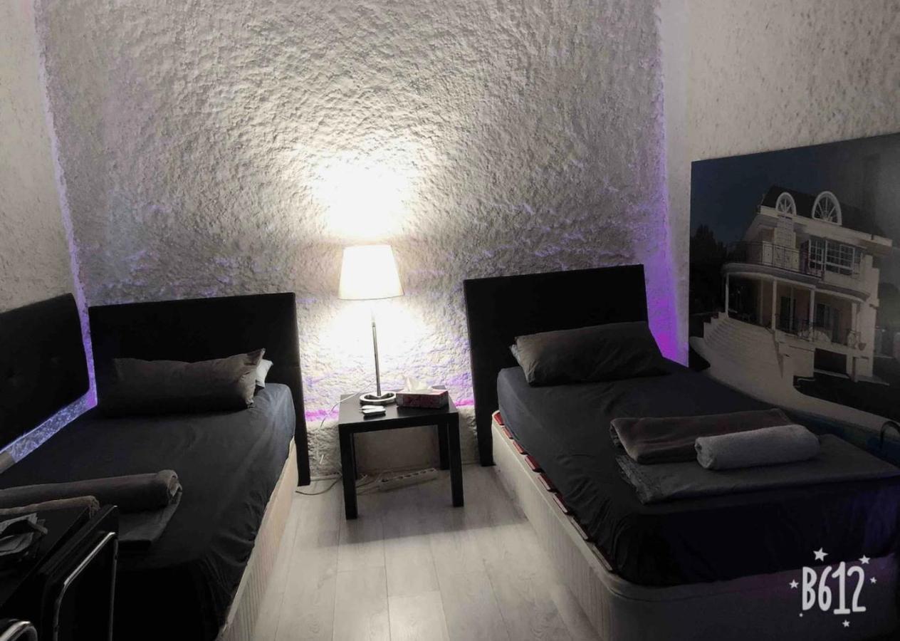 Parsa Homstay Madrid Esterno foto